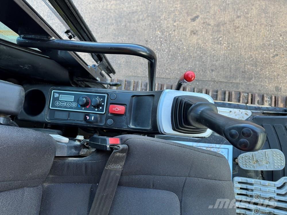 JCB JS131LC Crawler excavators