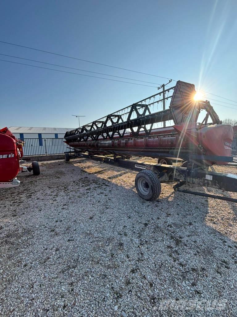 Case IH 3050 HD Combine harvester heads