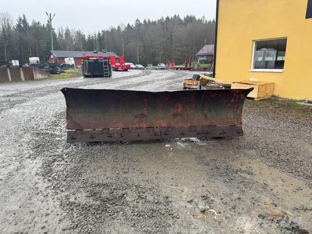 Svedala Snöblad Snow blades and plows