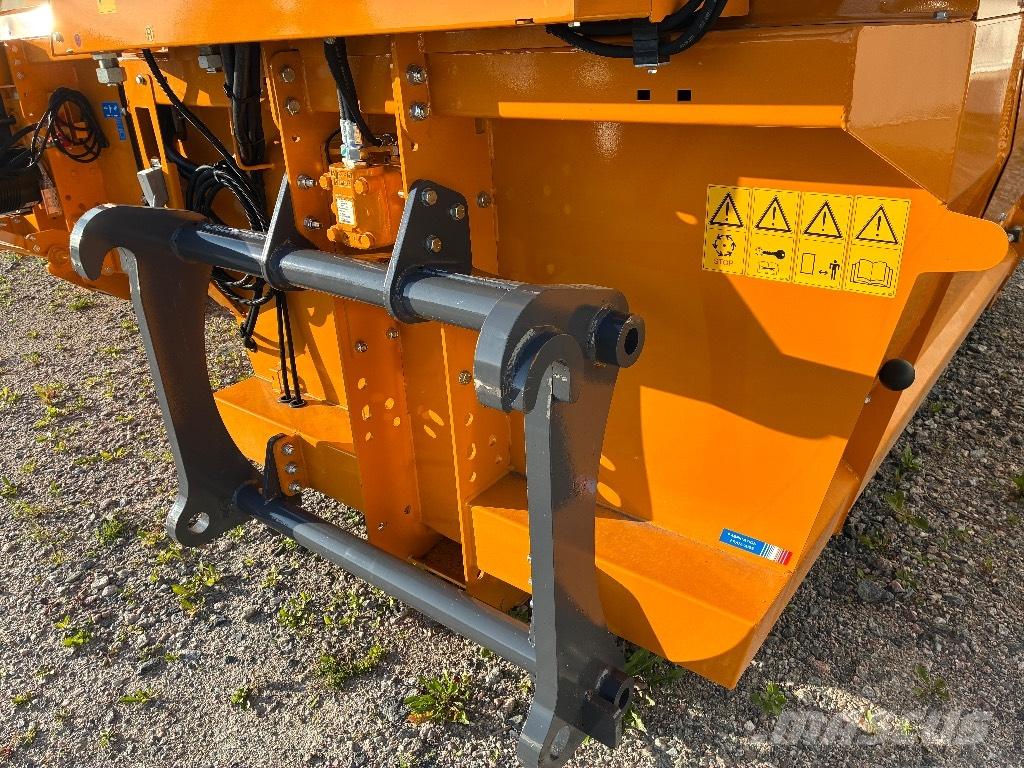 Lucas G Raptor Bale shredders, cutters and unrollers