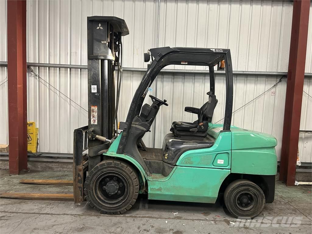 Mitsubishi FD35NT Diesel trucks