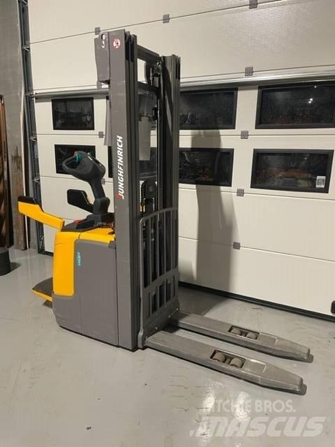 Jungheinrich ERC 214 Self propelled stackers