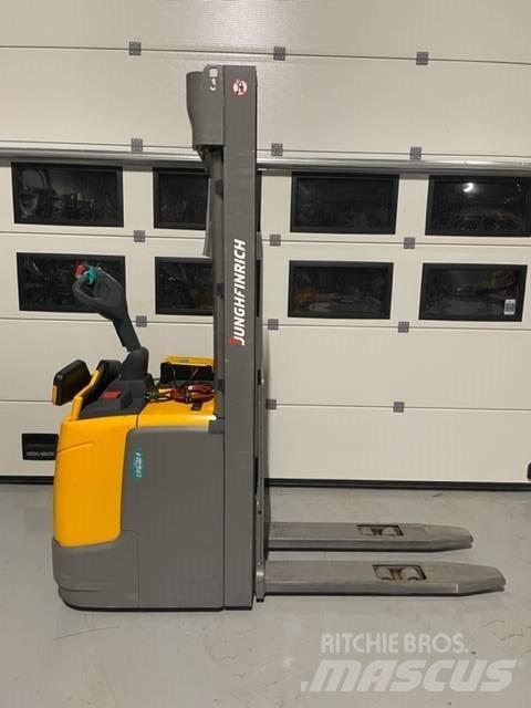 Jungheinrich ERC 214 Self propelled stackers