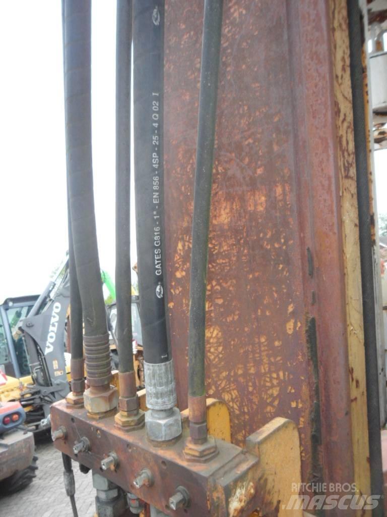 Liebherr R 942 Piling rigs