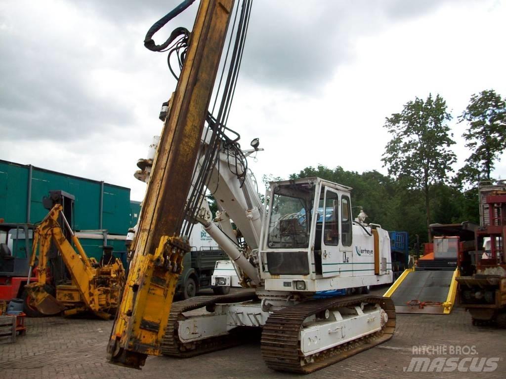 Liebherr R 942 Piling rigs