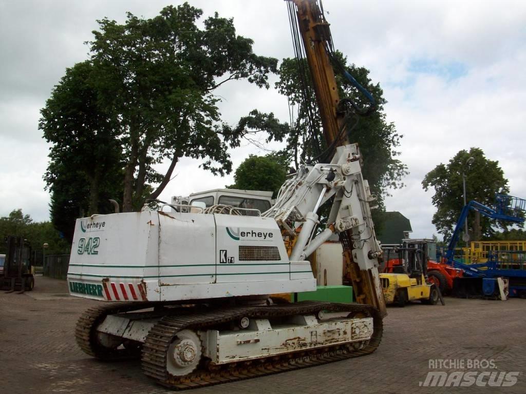 Liebherr R 942 Piling rigs
