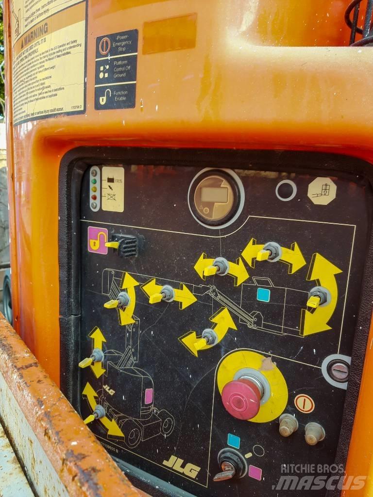 JLG E 300 AJP Articulated boom lifts