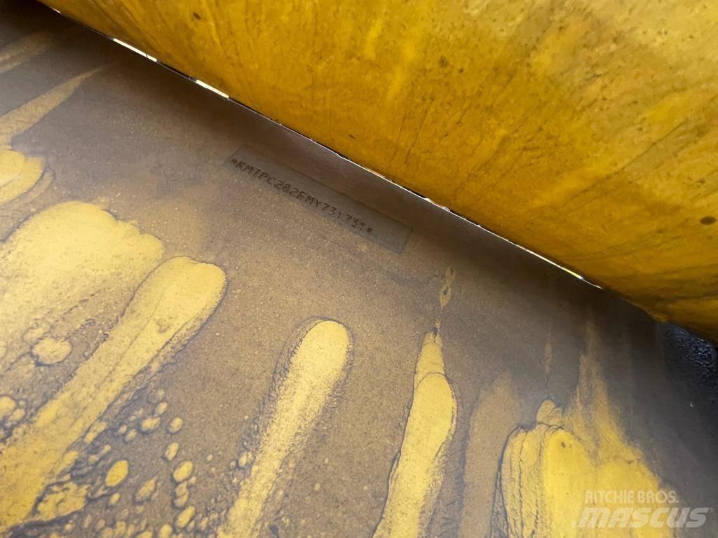 Komatsu PC210-10MO Crawler excavators