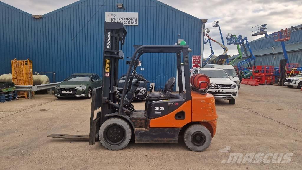 Doosan G 33 P-5 LPG trucks