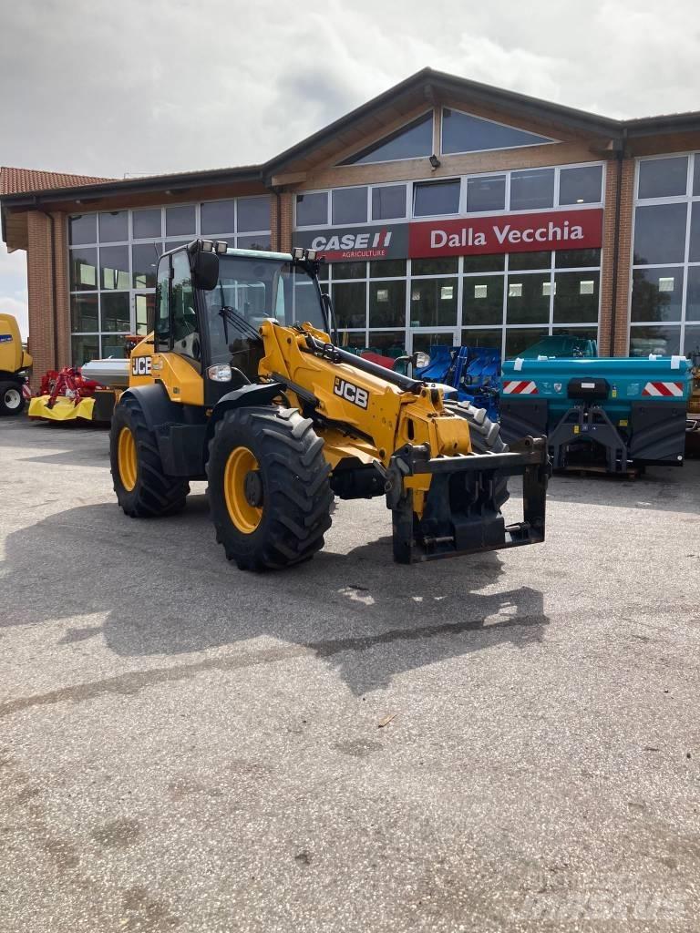 JCB TM 320 Telehandlers for agriculture
