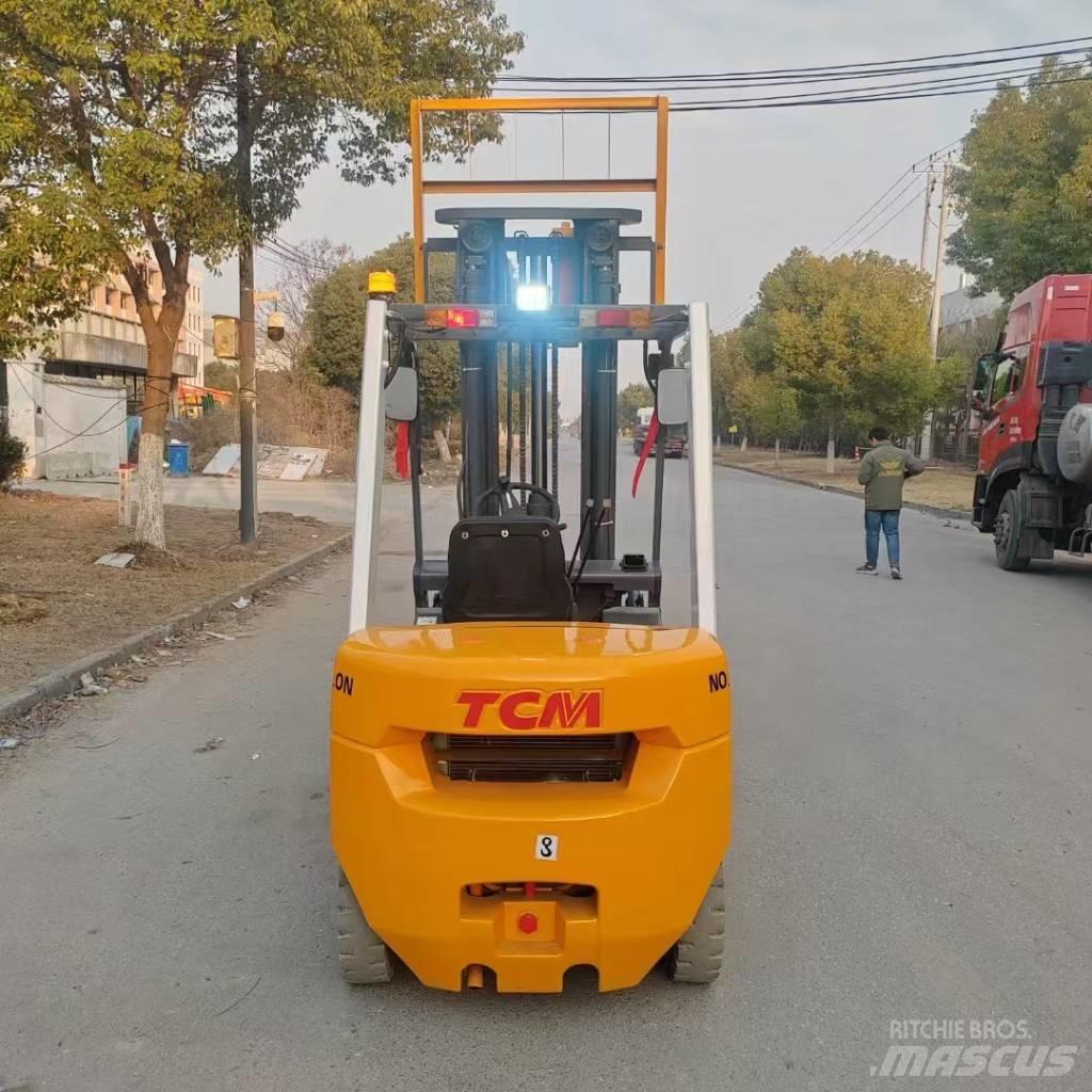 TCM FD30 Diesel trucks