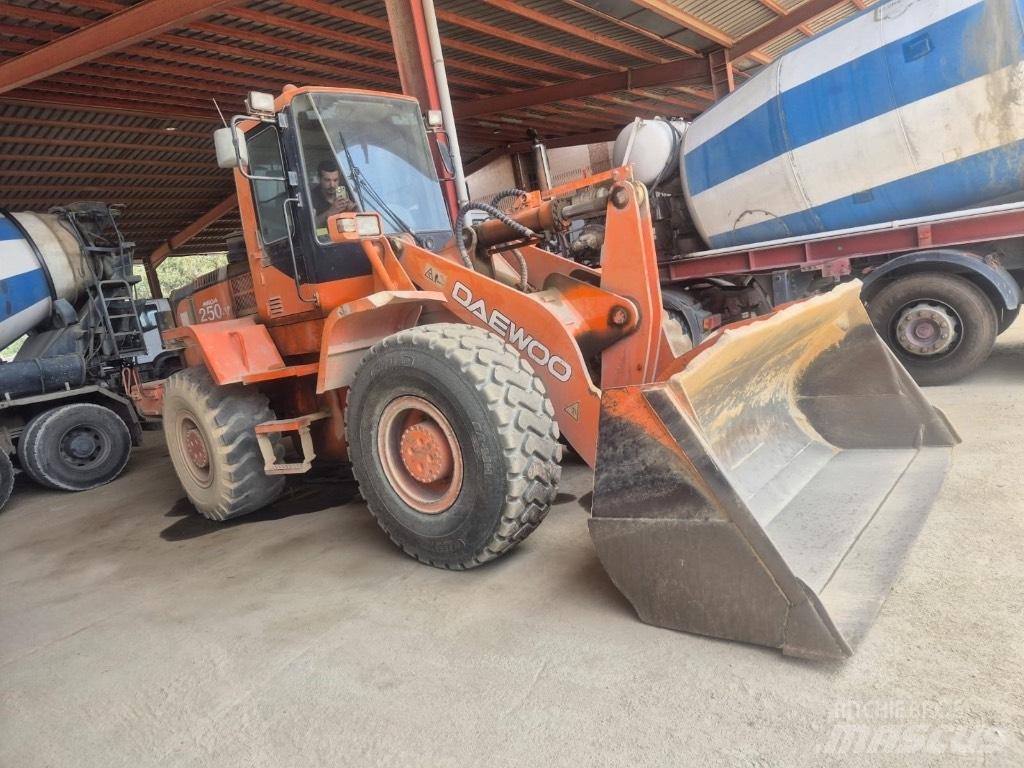Daewoo Mega 250 Wheel loaders