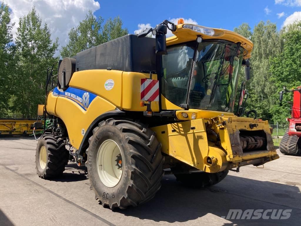 New Holland CR 9090 Combine harvesters