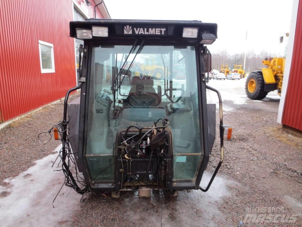 Valmet 8600 Cabins and interior