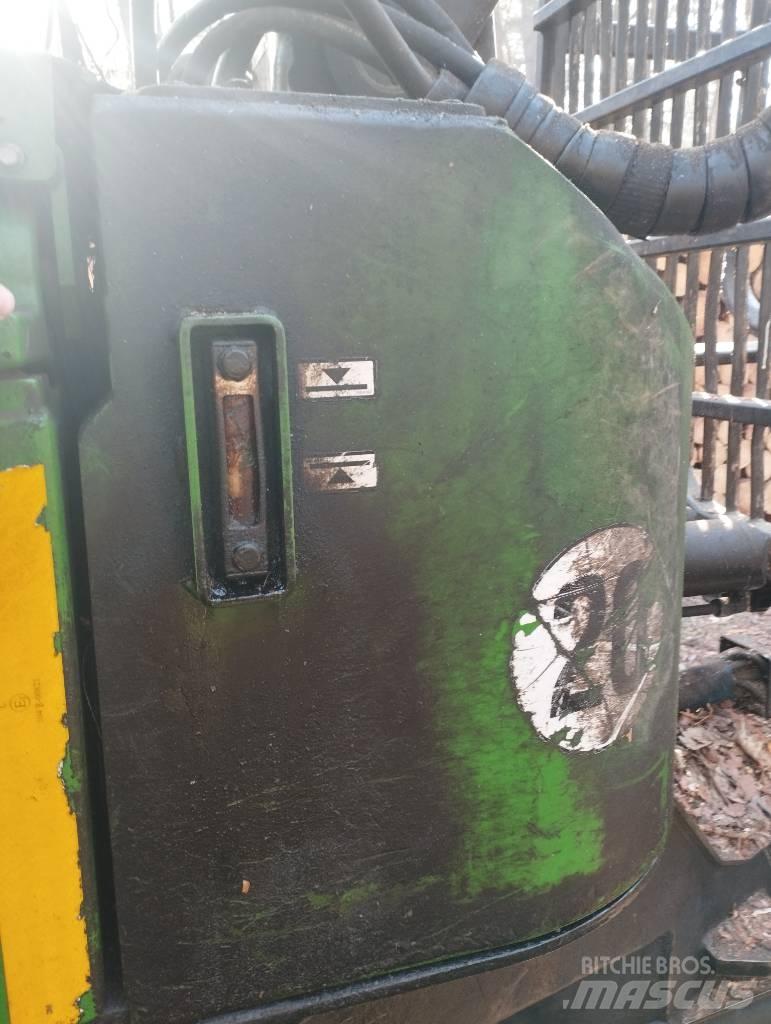 John Deere 810D Forwarders