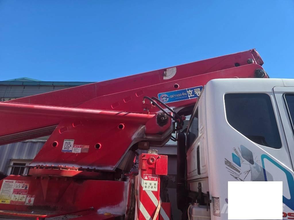Horyong SKY450 Truck & Van mounted aerial platforms