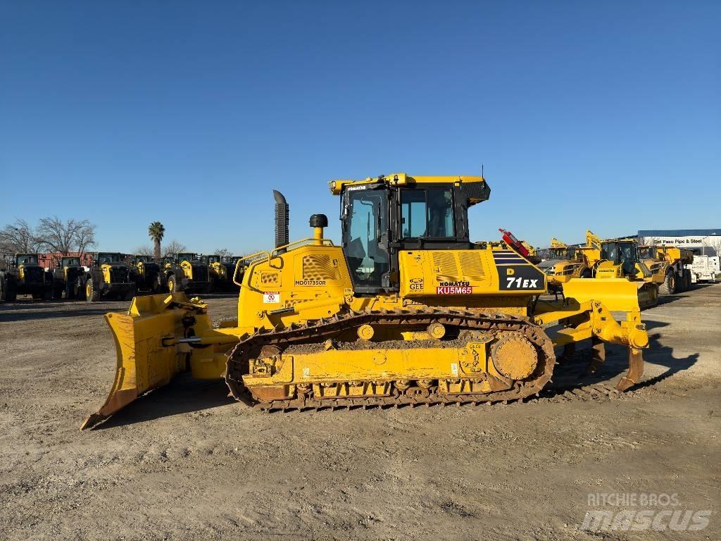 Komatsu D71EX-24 Crawler dozers