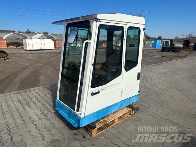 Fuchs MHL 330 Cabins and interior