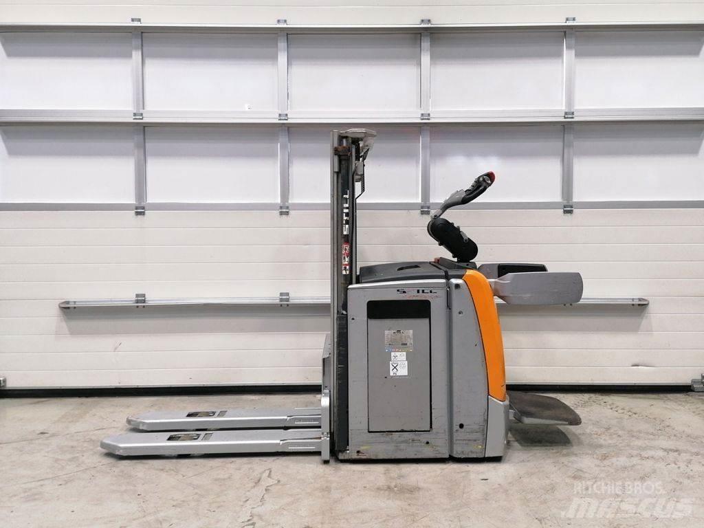 Still EXV-SF14 Pedestrian stacker