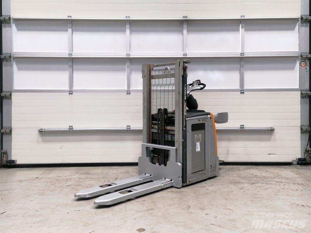 Still EXV-SF14 Pedestrian stacker