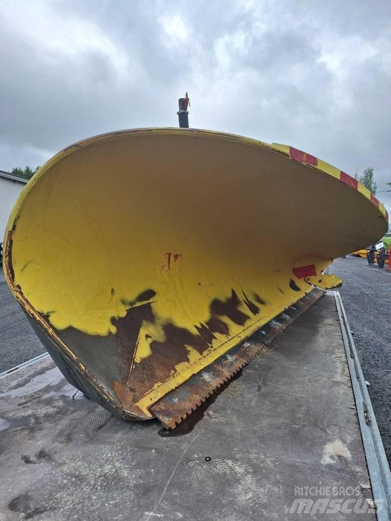 Ajax 2800 H Lumiaura Snow blades and plows