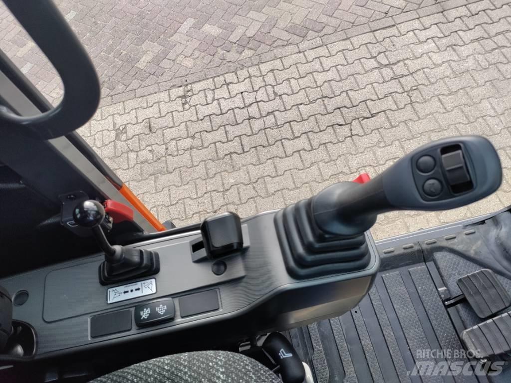 Develon DX100W-7 Wheeled excavators