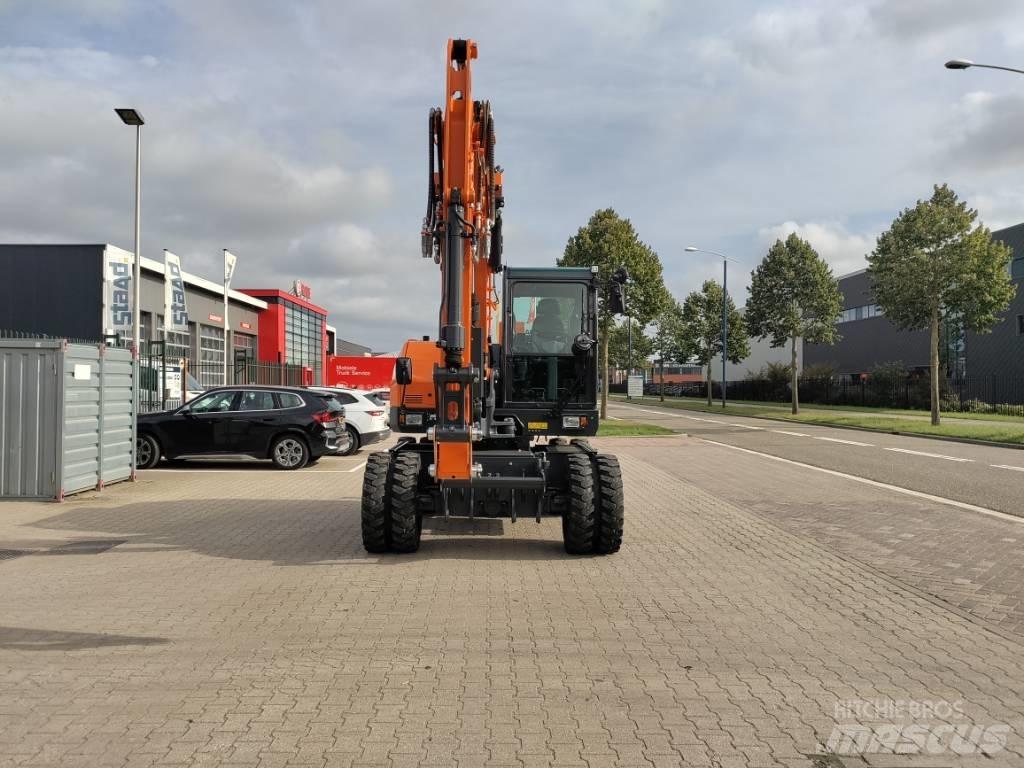 Develon DX100W-7 Wheeled excavators