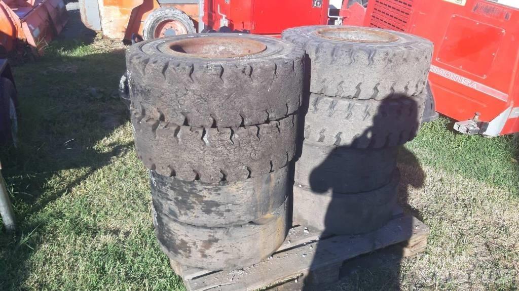 Clark 8 T Tyres, wheels and rims