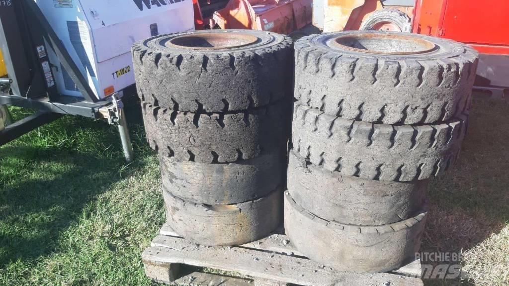 Clark 8 T Tyres, wheels and rims