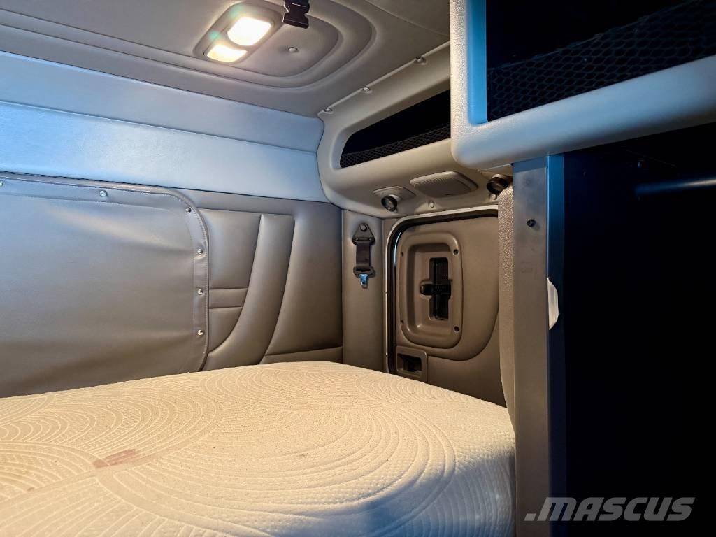 Peterbilt 389 Tractor Units