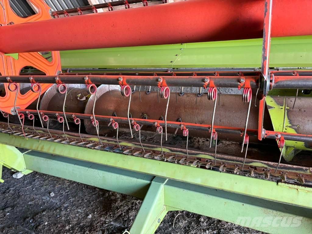 CLAAS Tucano 320 Combine harvesters