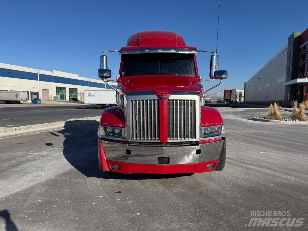Western Star 5700 XE Tractor Units