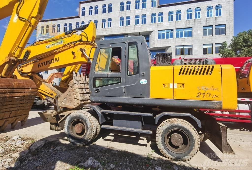 Hyundai R210W-7 Wheeled excavators