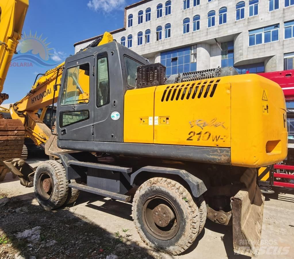 Hyundai R210W-7 Wheeled excavators