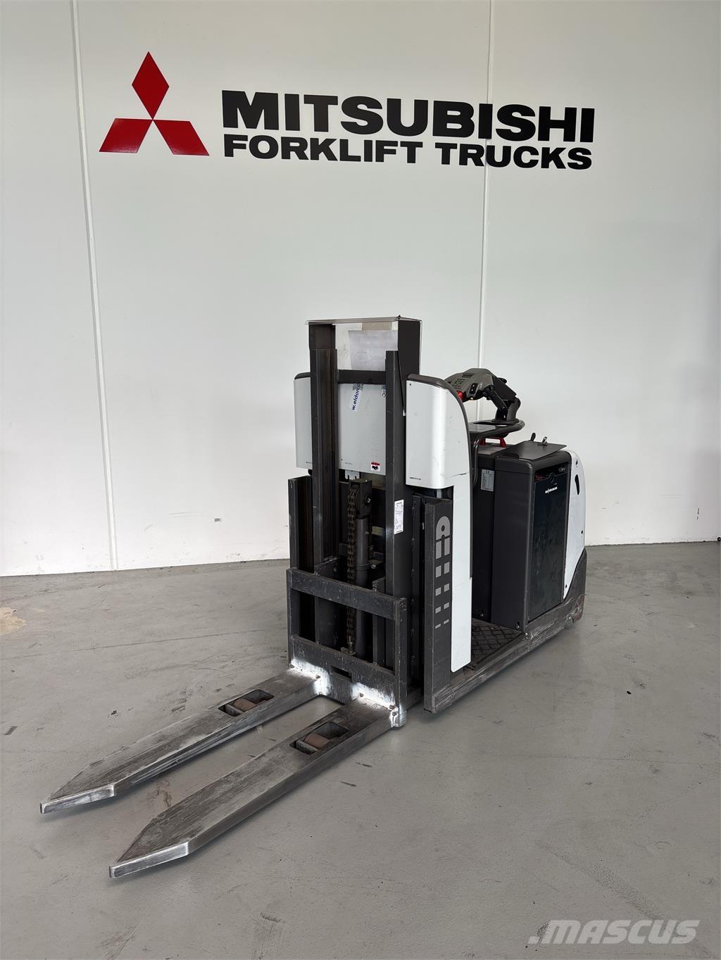 Atlet PPC120 Low lift order picker