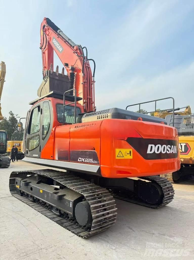 Doosan DX 225 LCA Midi excavators  7t - 12t