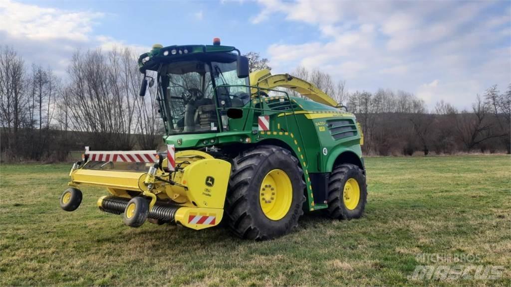John Deere 8400i Self-propelled foragers