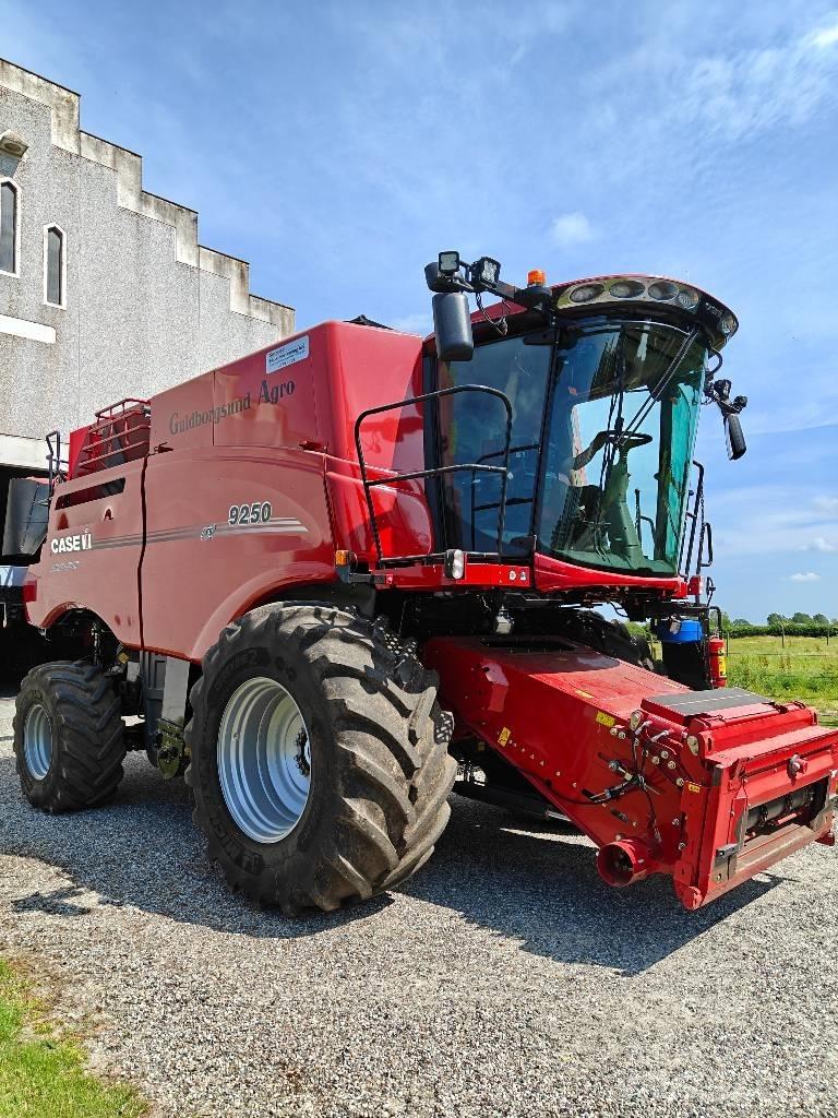 Case IH 9250 Combine harvesters