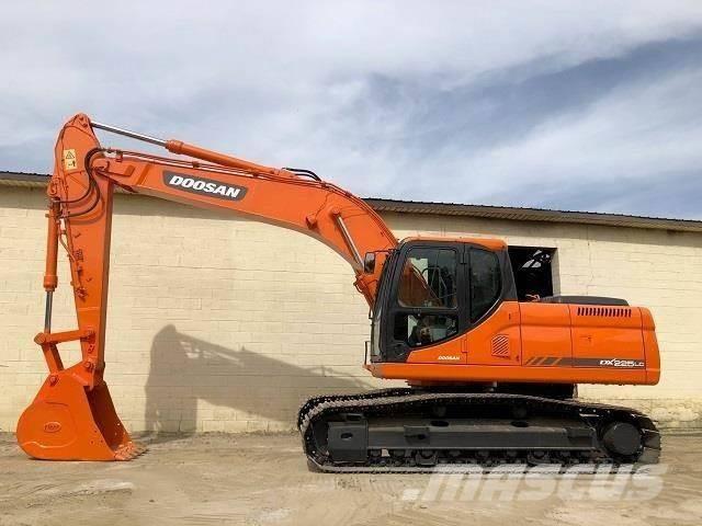Doosan DX 225 Crawler excavators