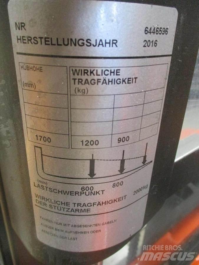 BT SWE 200D Pedestrian stacker
