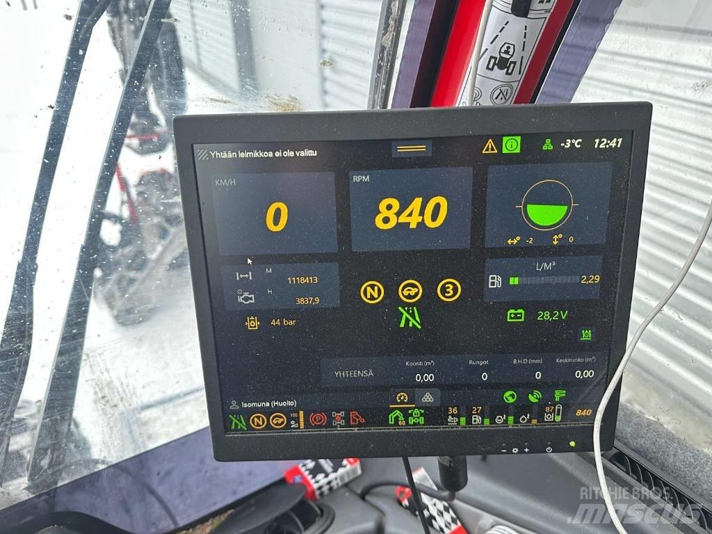 Komatsu 931 XC Harvesters