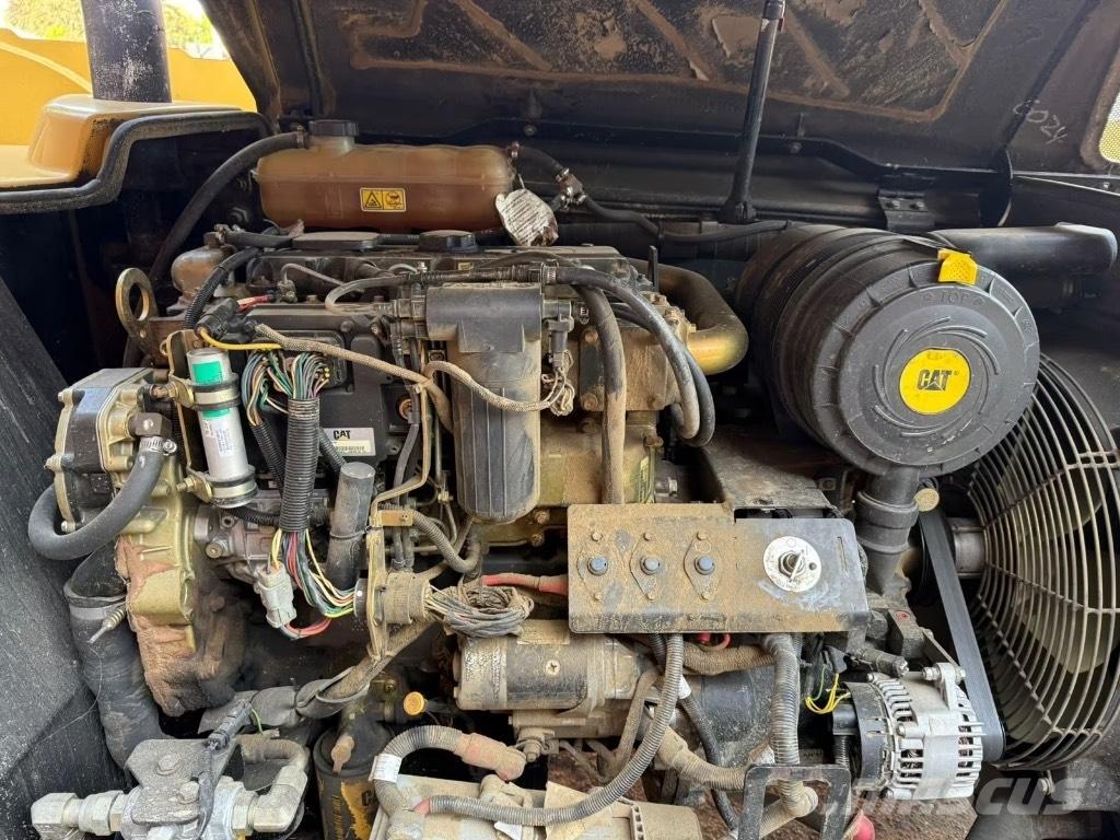 CAT TH 330 B Telescopic handlers