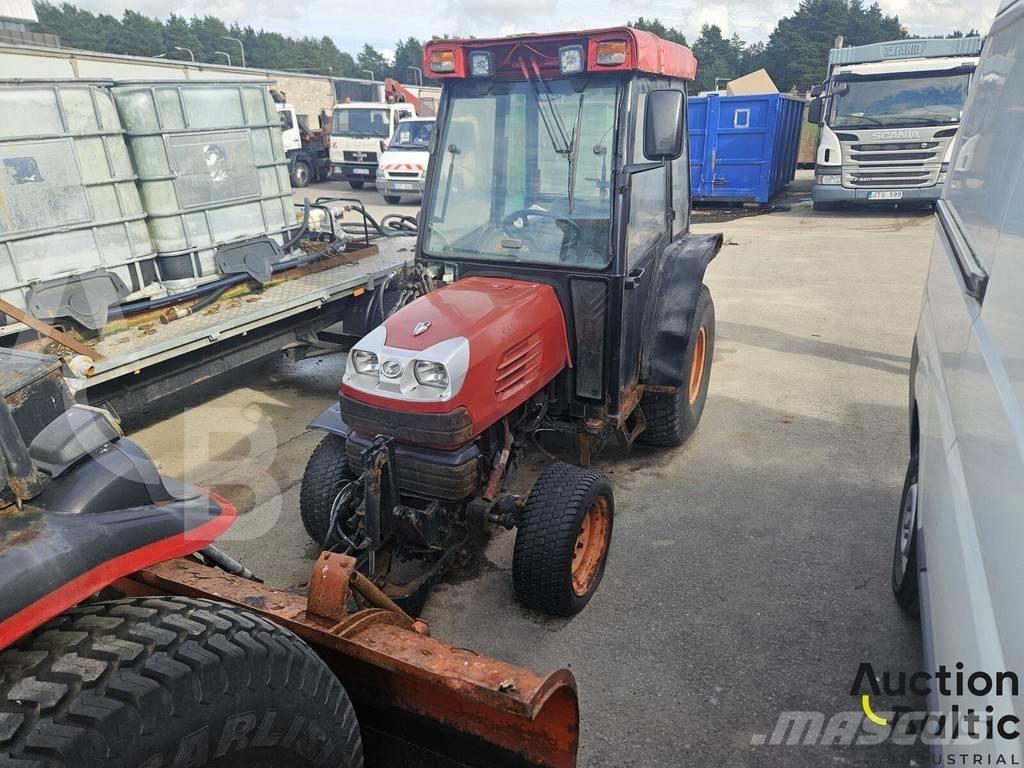 Kubota STV 32 Tractors