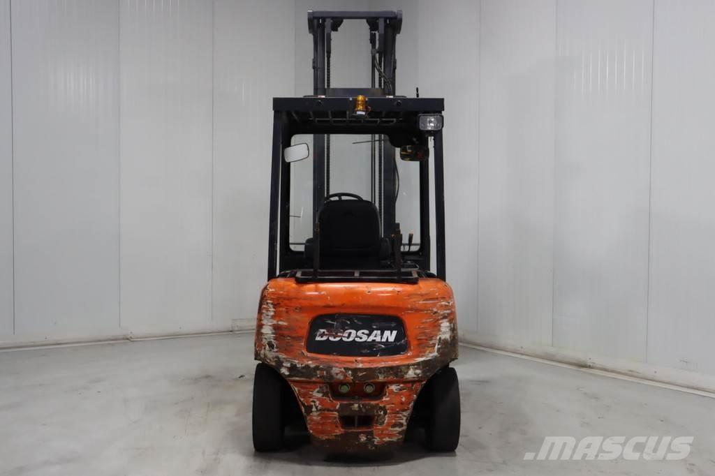 Doosan B45X-5 Electric forklift trucks