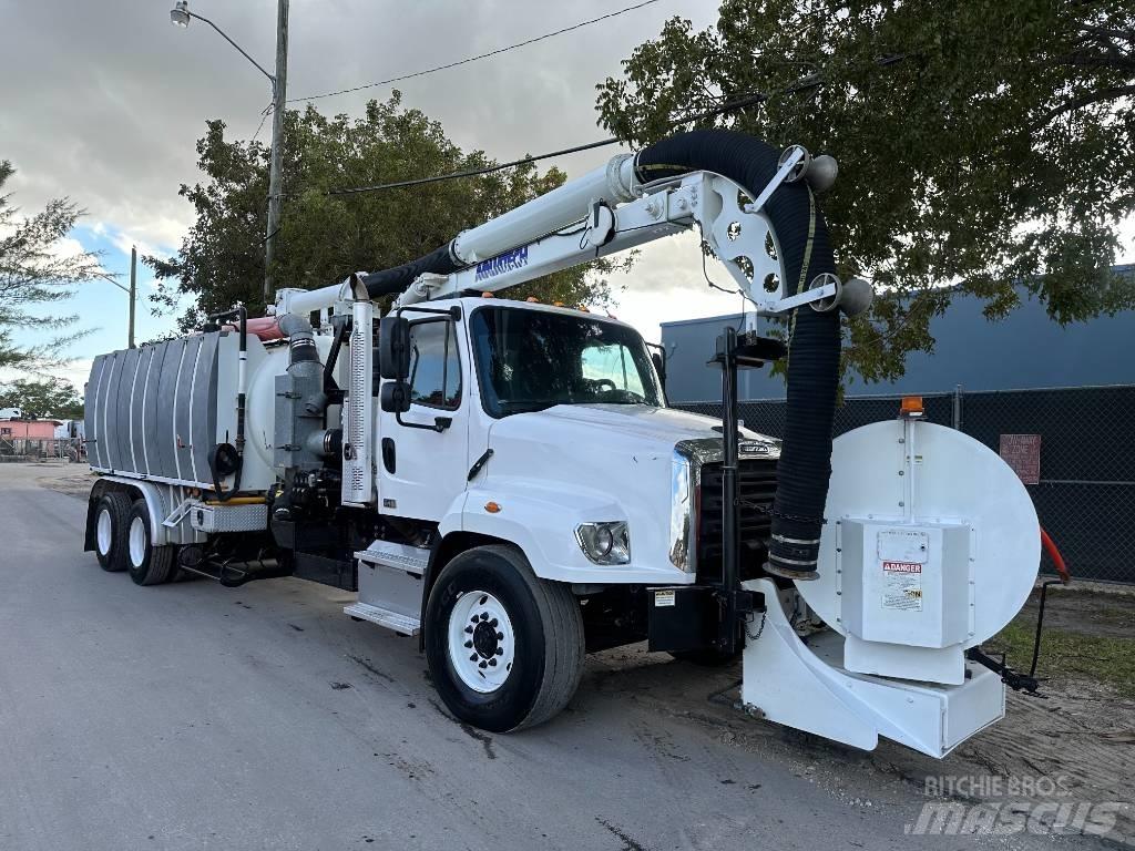 Freightliner 114SD Combi / vacuum trucks