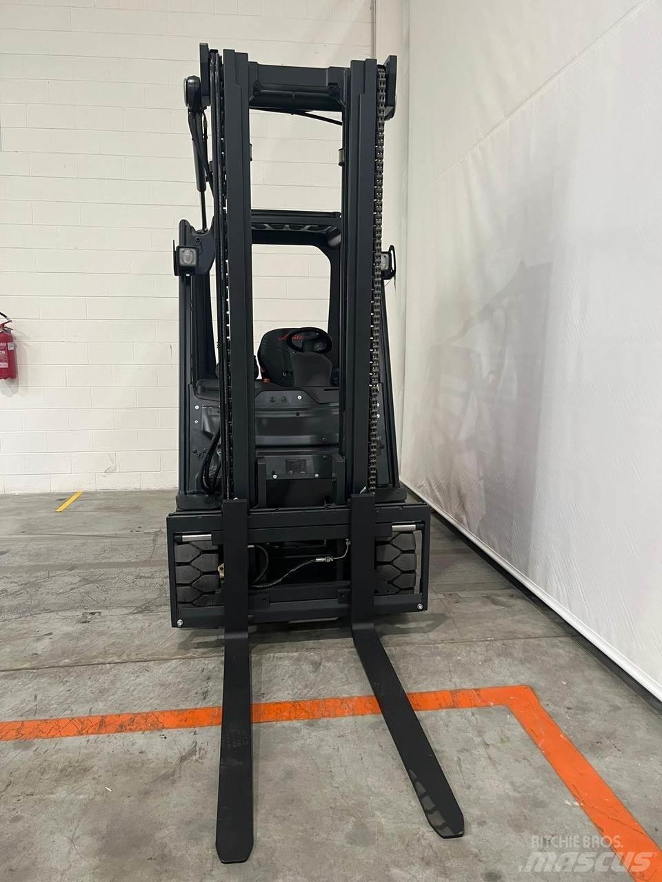Linde E30-01 Electric forklift trucks