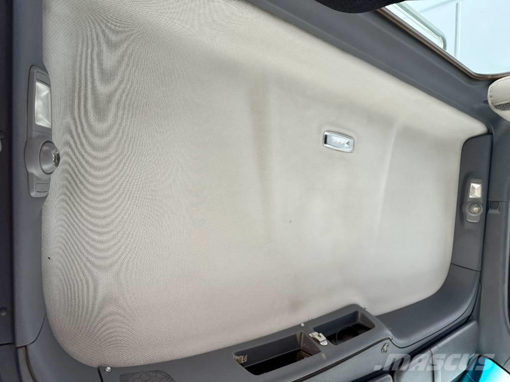 Peterbilt 567 Tractor Units