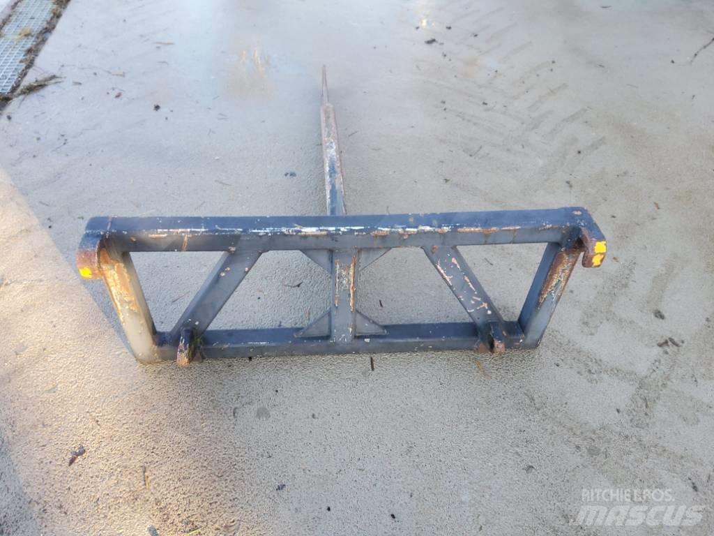 Quicke Paalipuukko Front loader accessories
