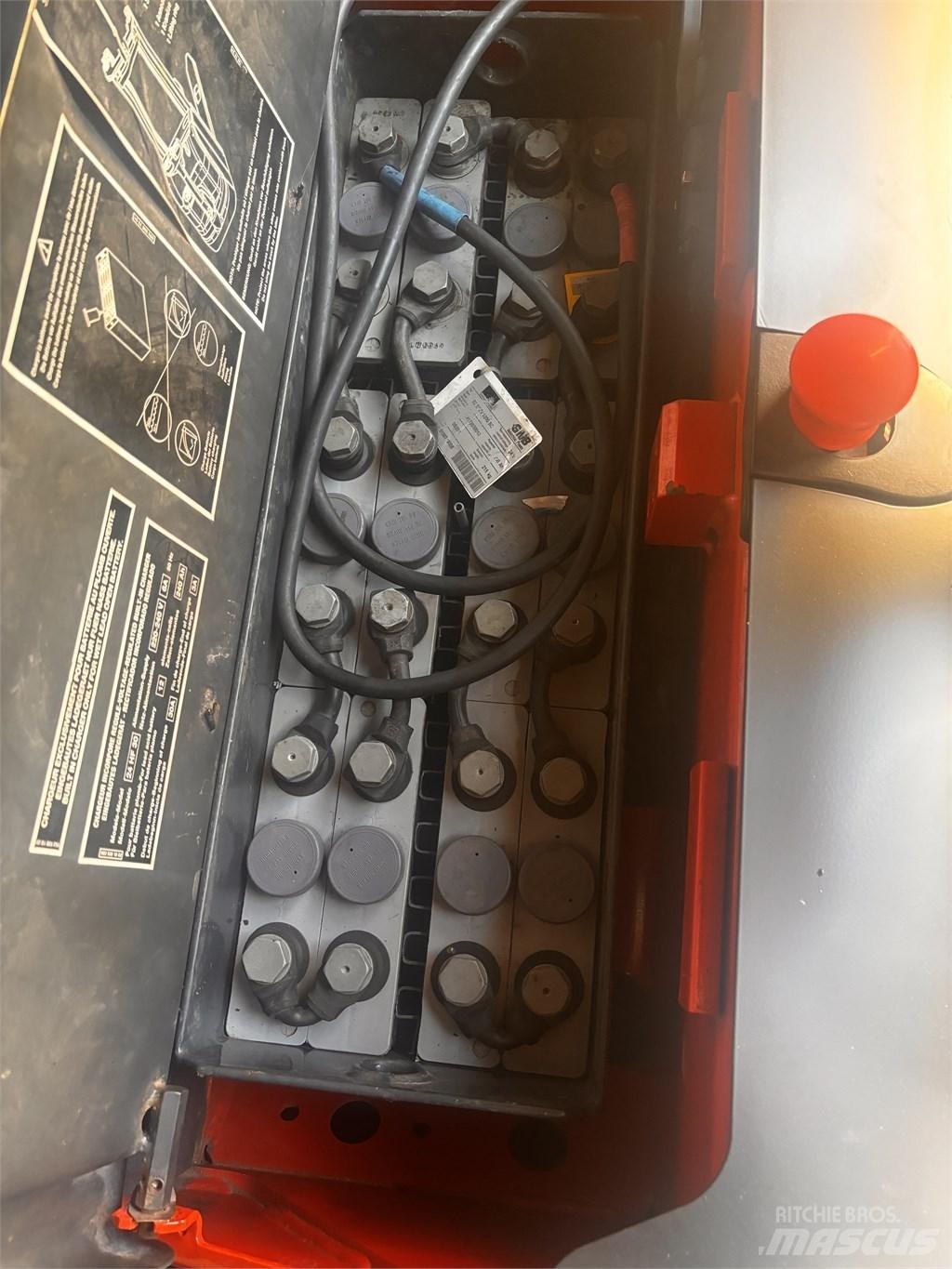Linde L 16 Pedestrian stacker