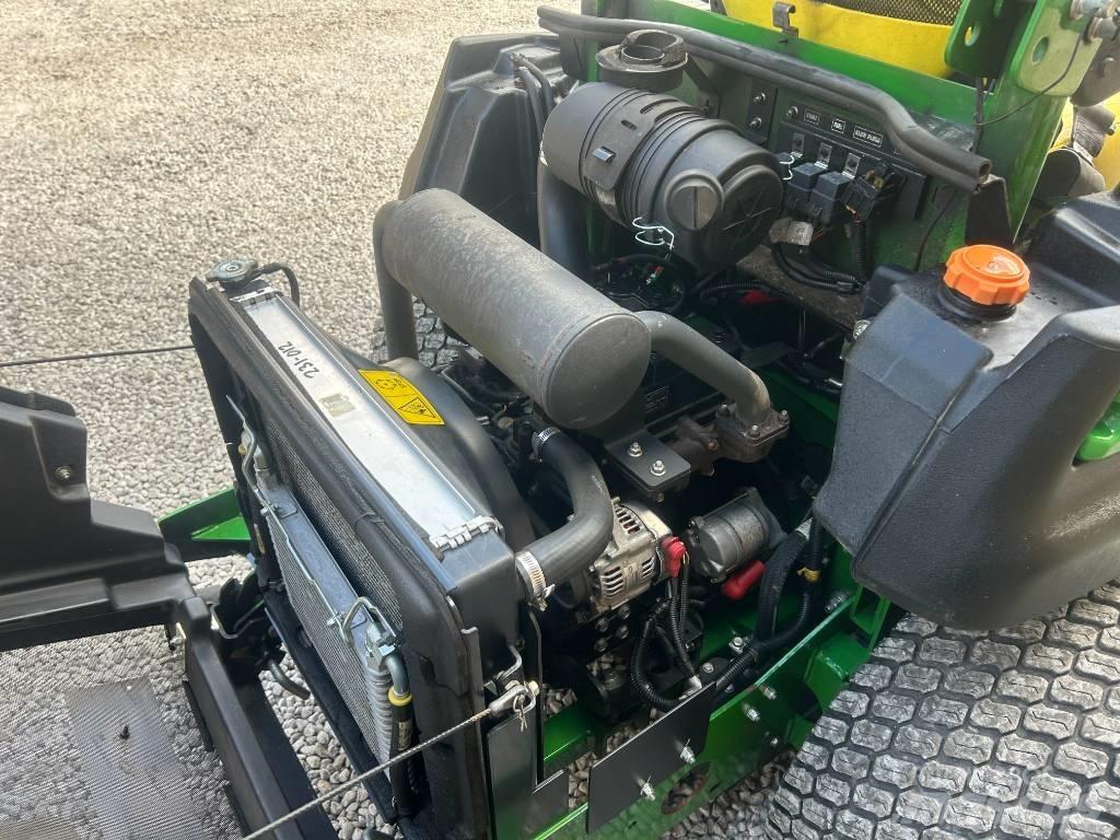 John Deere 997 Zero turn mowers